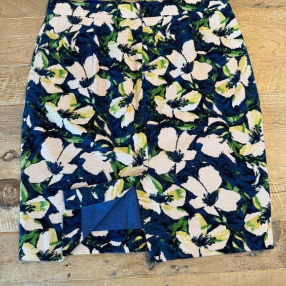 J Crew Women's Skirt Blue Beige Floral Cotton Pencil Knee Length B8203 BD19 - Picture 3 of 5